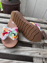 Load image into Gallery viewer, Spray Tan Sandals {Floral}
