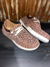 Load image into Gallery viewer, The Hilo {Leopard & Fringe}