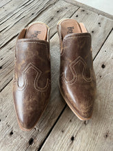 Load image into Gallery viewer, The Saloon Mule {Tan Crackle}