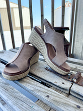 Load image into Gallery viewer, K Bye Wedges