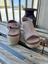 Load image into Gallery viewer, K Bye Wedges