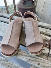 Load image into Gallery viewer, K Bye Wedges