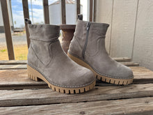Load image into Gallery viewer, Dashing Bootie
