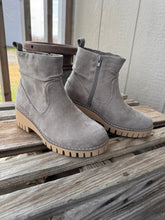 Load image into Gallery viewer, Dashing Bootie
