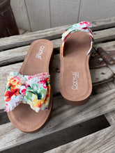 Load image into Gallery viewer, Spray Tan Sandals {Floral}
