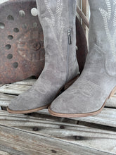 Load image into Gallery viewer, The Headliner Boots
