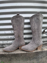 Load image into Gallery viewer, The Headliner Boots
