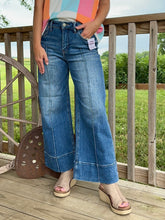 Load image into Gallery viewer, The Marlette Crop Wide Pintuck Jeans
