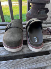 Load image into Gallery viewer, The Zamira Mules {Khaki/Green}
