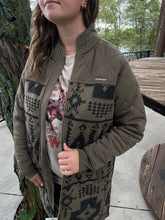 Load image into Gallery viewer, Ariat: Quilted Aztec Jacket
