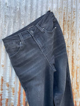 Load image into Gallery viewer, The Stanton Straight Leg Jeans
