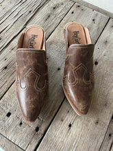 Load image into Gallery viewer, The Saloon Mule {Tan Crackle}
