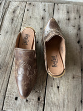 Load image into Gallery viewer, The Saloon Mule {Tan Crackle}
