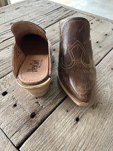 Load image into Gallery viewer, The Saloon Mule {Tan Crackle}
