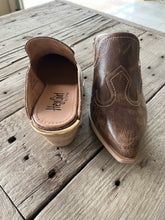 Load image into Gallery viewer, The Saloon Mule {Tan Crackle}
