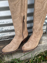 Load image into Gallery viewer, Ariat: Laramie Stretchfit Western Boot
