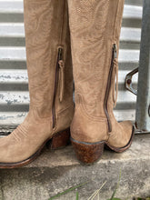 Load image into Gallery viewer, Ariat: Laramie Stretchfit Western Boot
