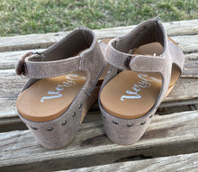 Load image into Gallery viewer, The Liberty Wedge {Taupe}
