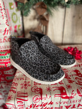 Load image into Gallery viewer, Grey Leopard Shoes

